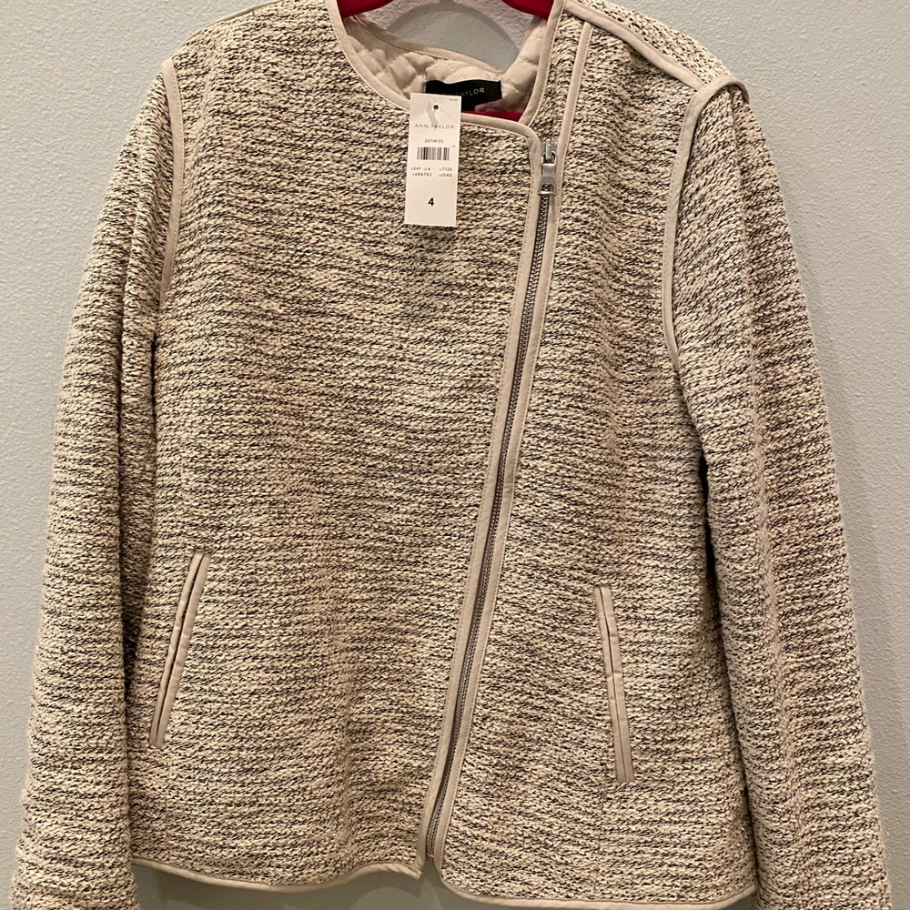 Ann Taylor. Cream blazer. Size 4